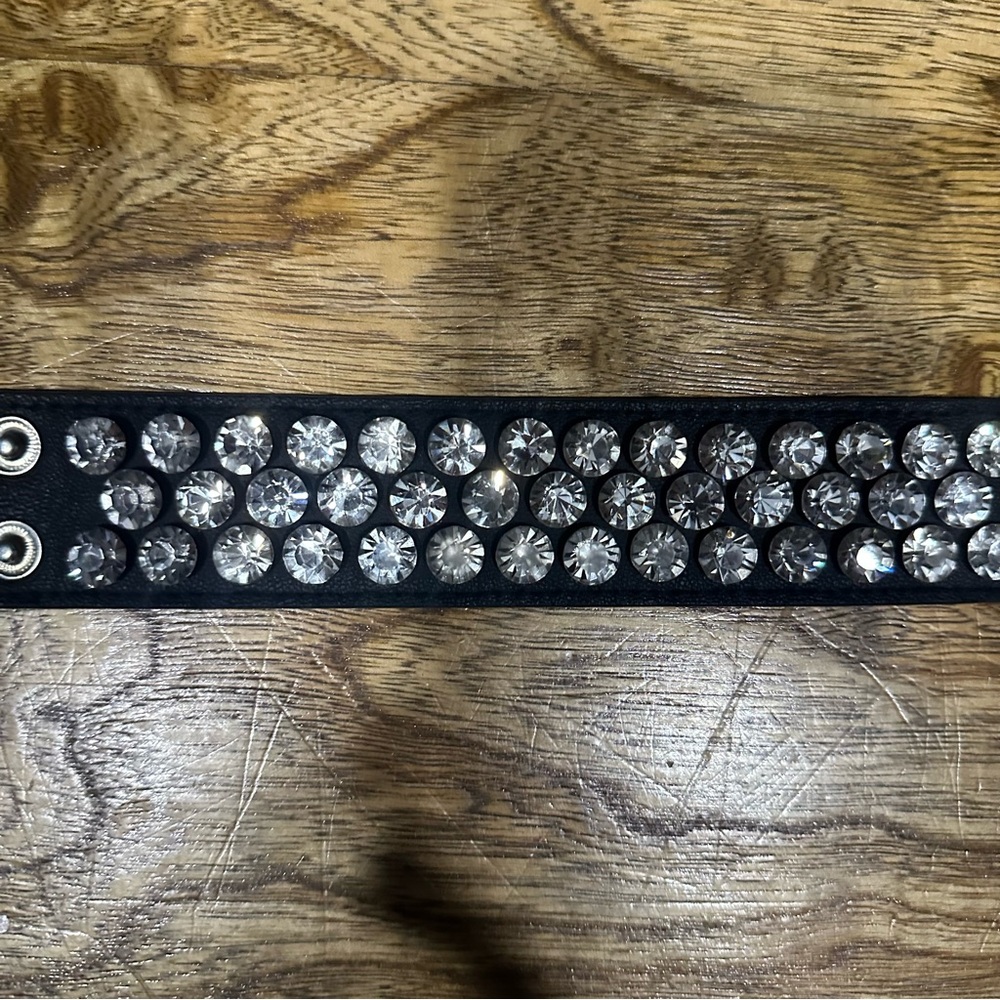 Gorgeous black leather adjustable cuff bracelet covered in rhinestones - Picture 3 of 8